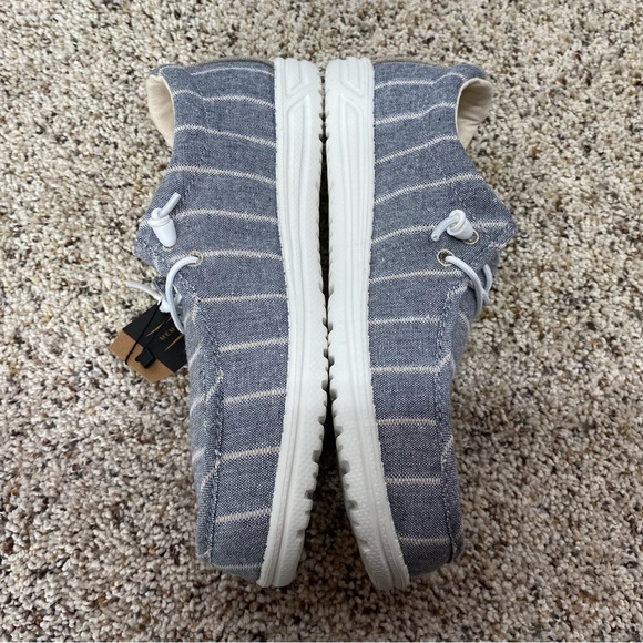 Crevo Womens size 7 slip on shoes gray striped memory foam new with tags - Picture 5 of 9